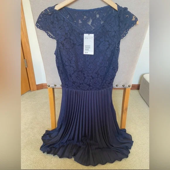 H&M Brand new, pleated, lace, navy dress, size 6